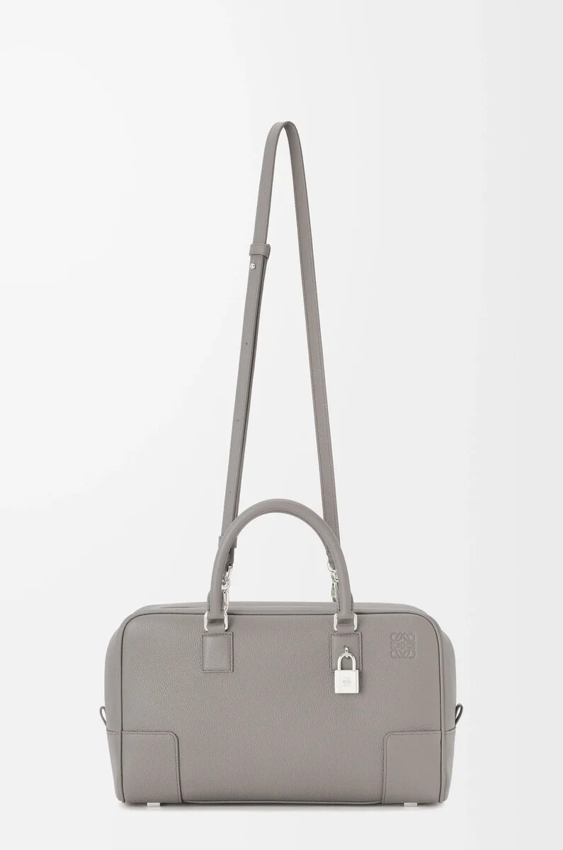 amazona 28 tasche aus weichem genarbtem kalbsleder in perlgrau