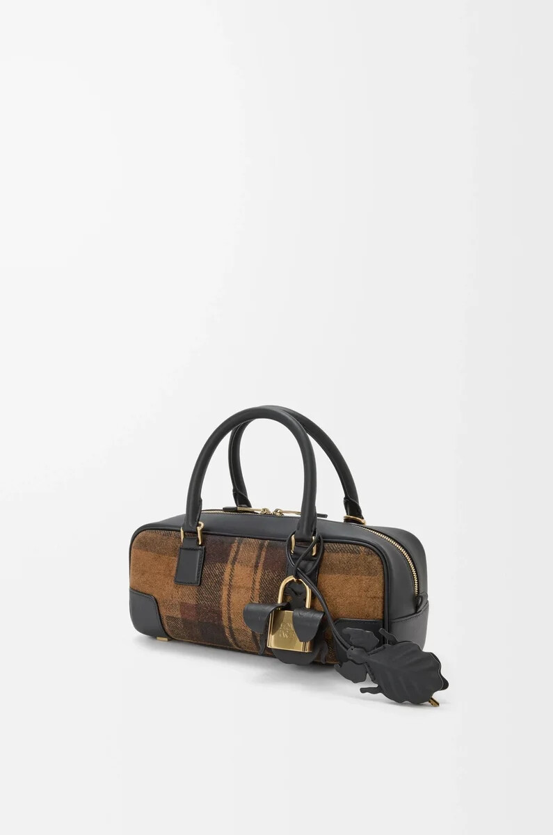 amazona 23 cropped bag aus tartan-wildleder und nappa-kalbsleder farbe hellbraunschwarz