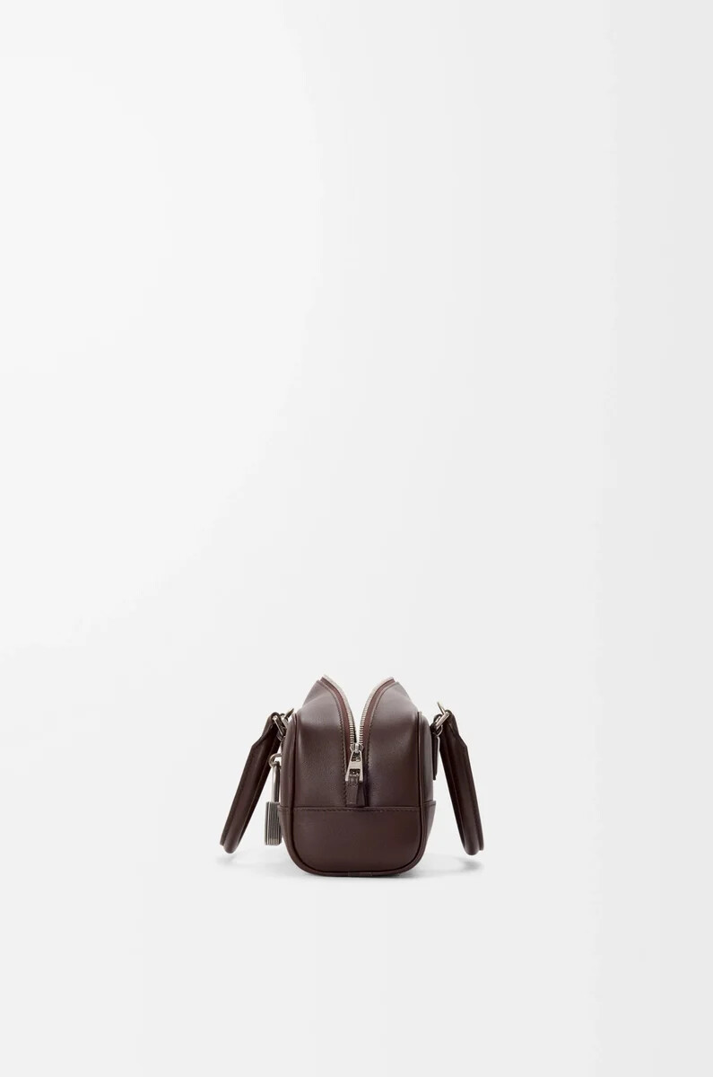 amazona 23 cropped bag aus glänzendem kalbsleder in dunkelkastanie