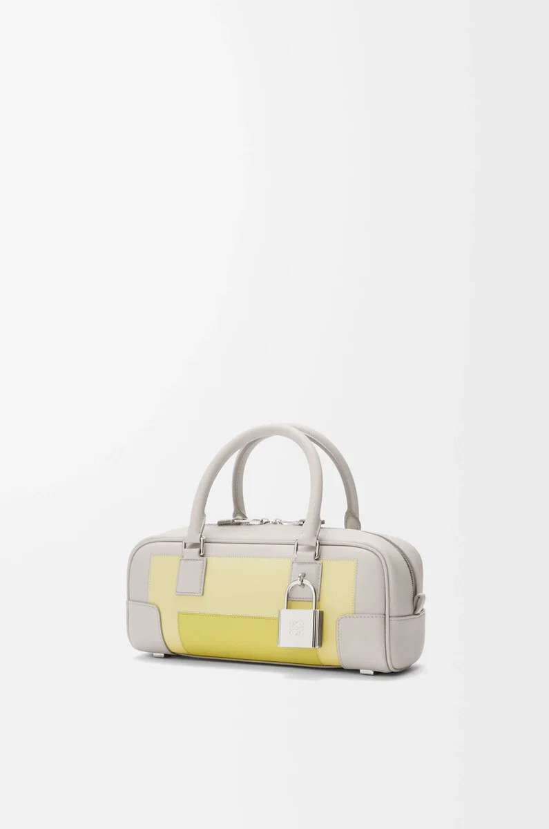 amazona 23 cropped bag aus nappa-kalbsleder hellgrauhellzitronengelb