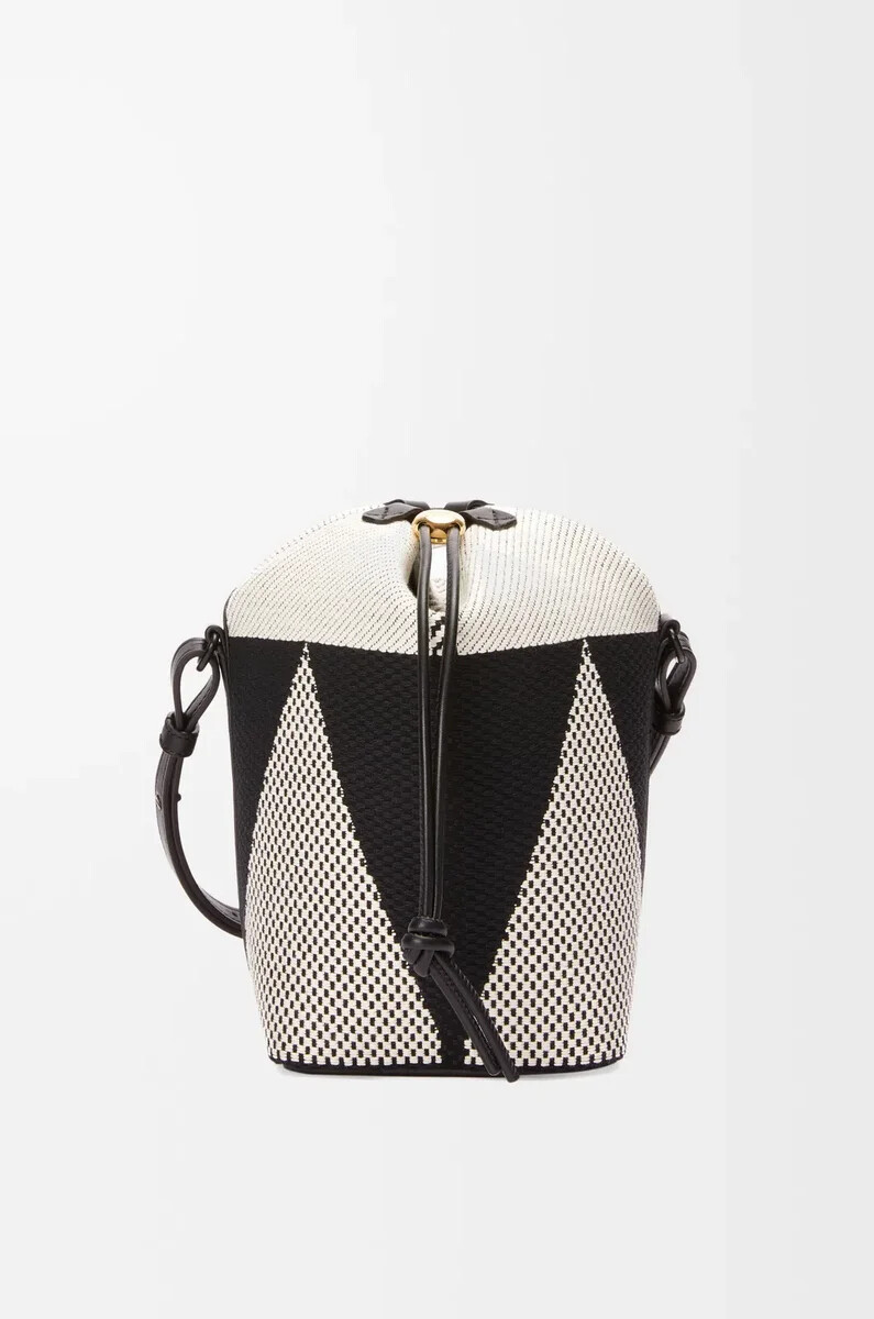 kleiner treasure bako eimer aus canvas-jacquard und kalbsleder naturschwarz