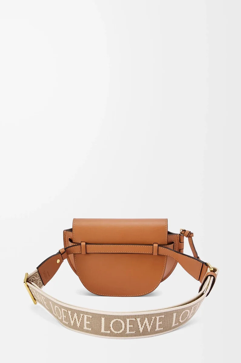 mini gate dual tasche aus weichem kalbsleder und jacquard-leder in hellbraun