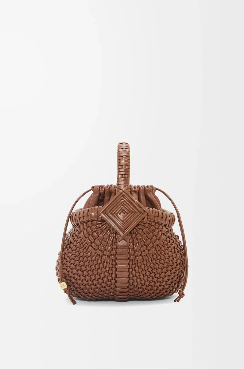 mini diamond runde korbtasche aus kalbsleder in dunkelbraun