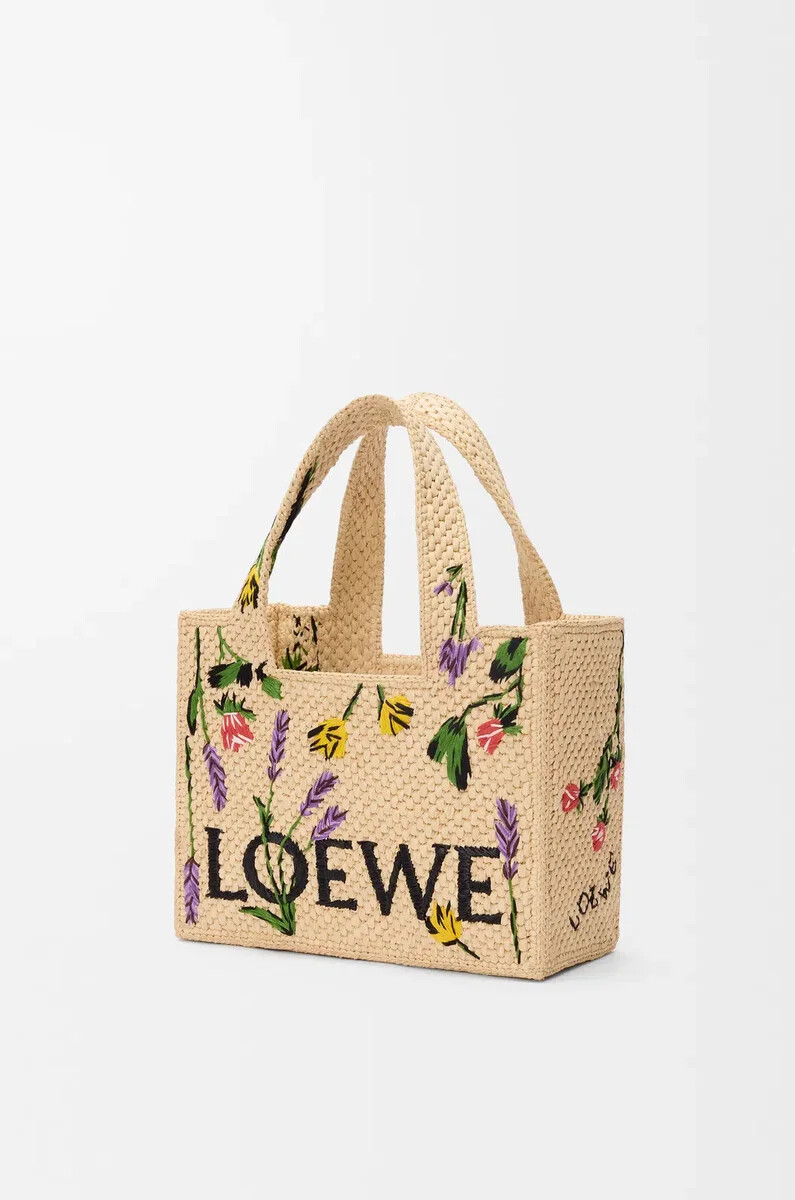 kleine loewe font tragetasche aus bast natur
