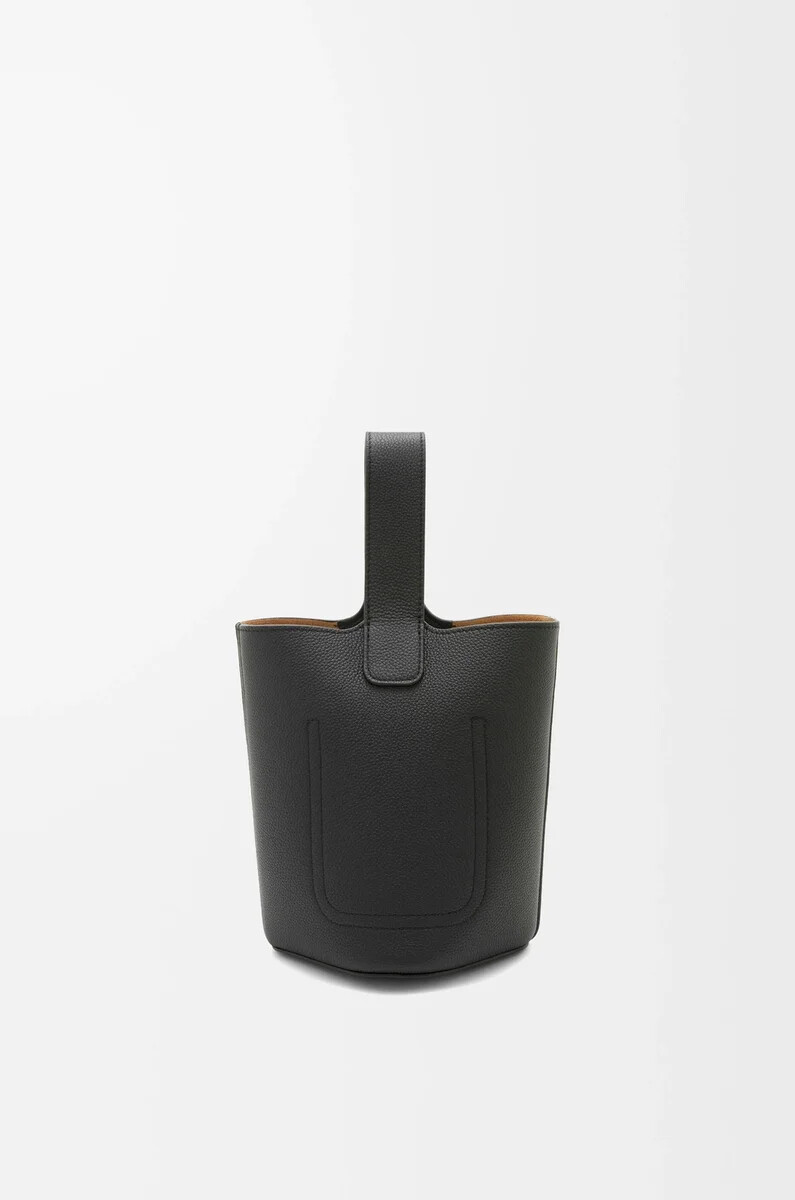 mini pebble bucket tasche aus weichem genarbtem kalbsleder schwarz