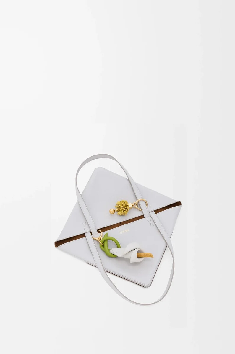 blumenwürfel aus klassischem hellgelbem kalbsleder
