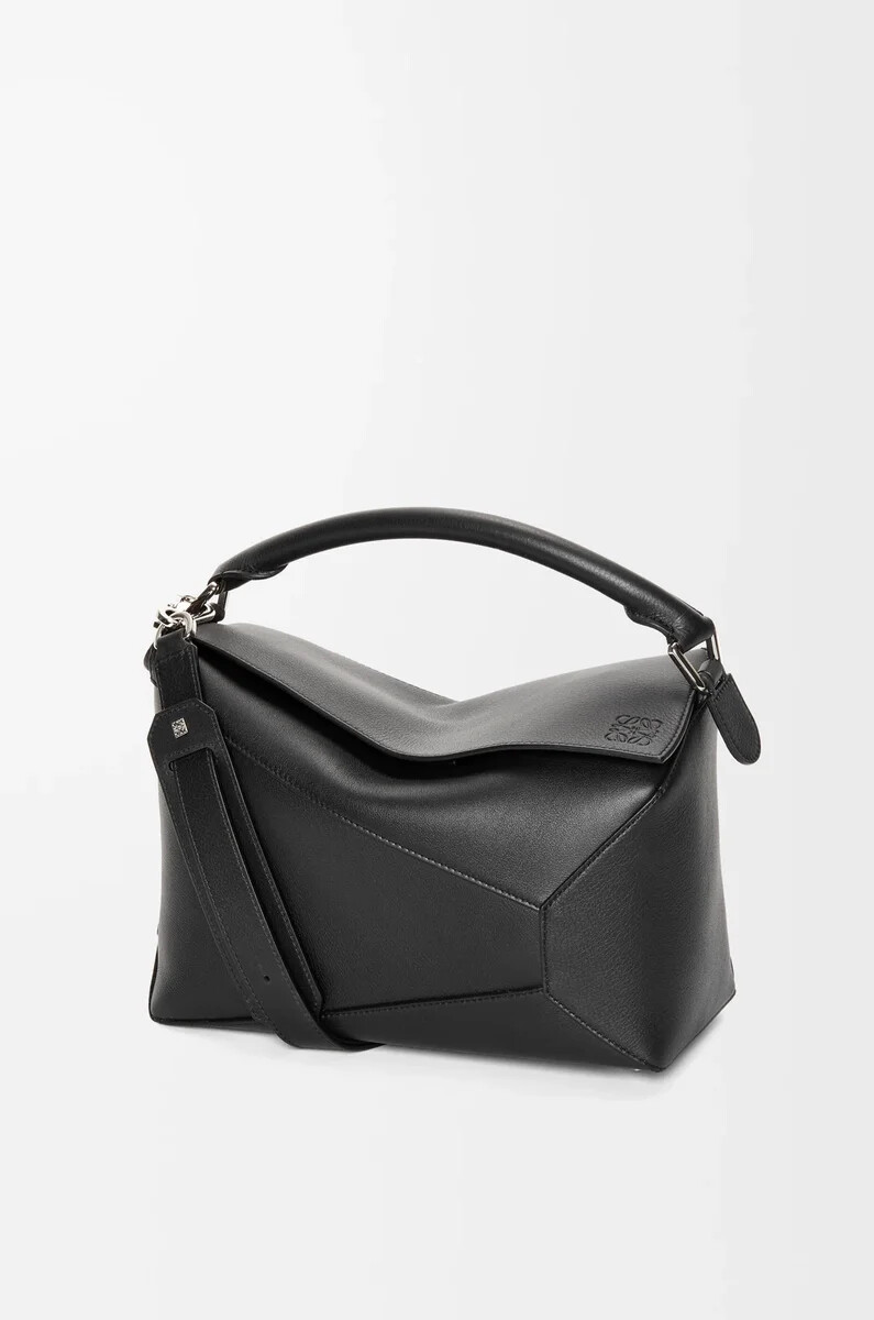 mittelgroße puzzle edge tasche aus klassischem kalbsleder schwarz