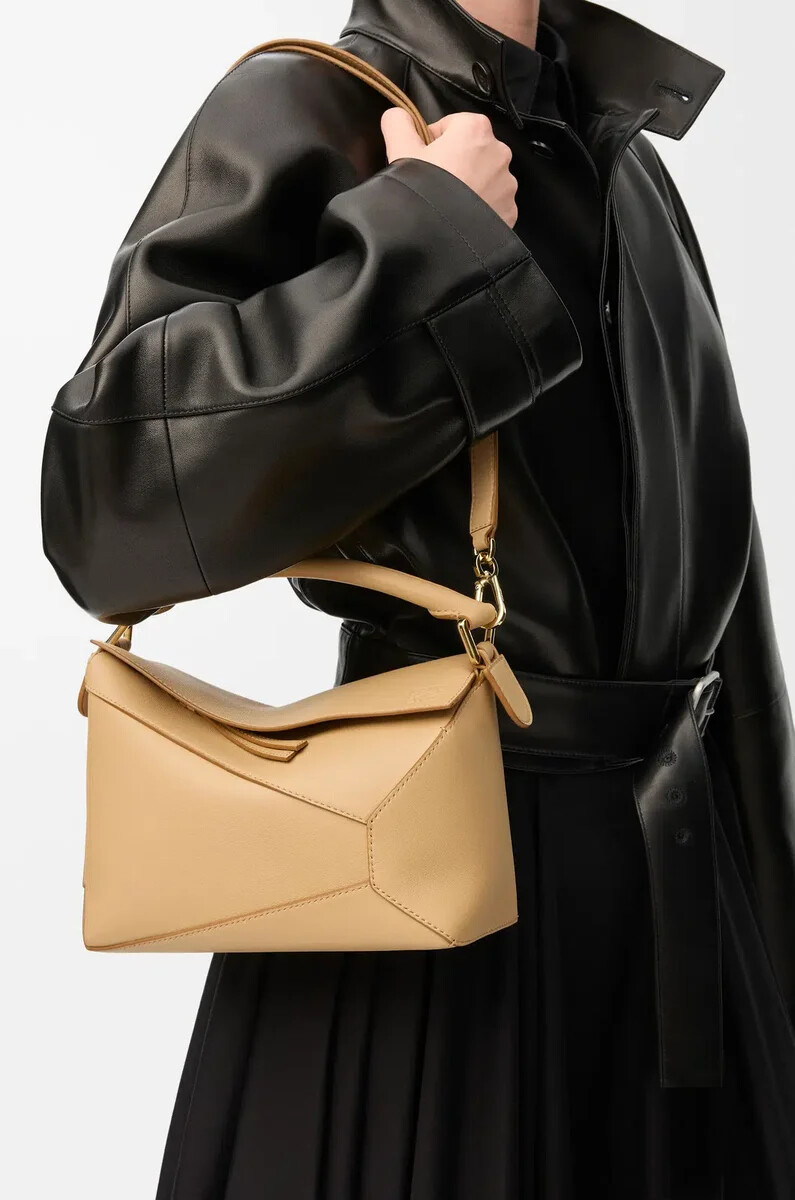 kleine puzzle edge tasche aus klassischem kalbsleder in seidenbeige
