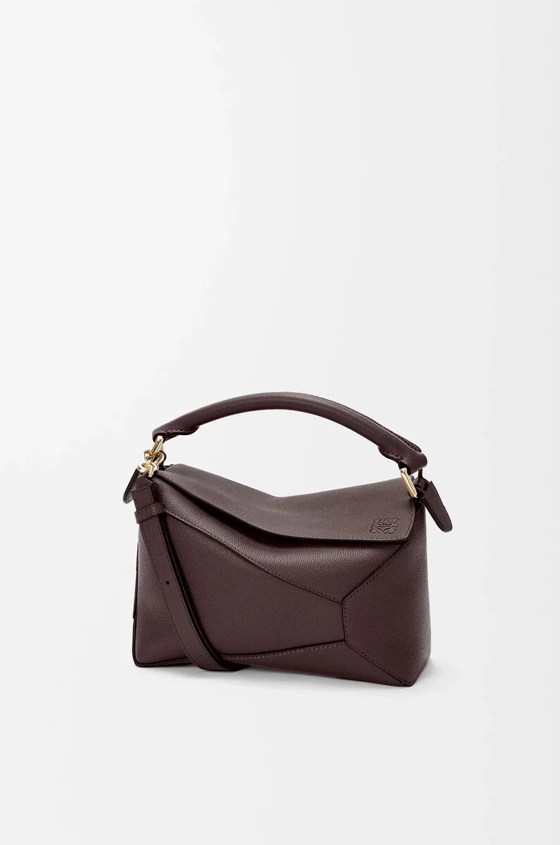 kleine puzzle edge tasche aus weichem genarbtem kalbsleder in dunkelkastanie