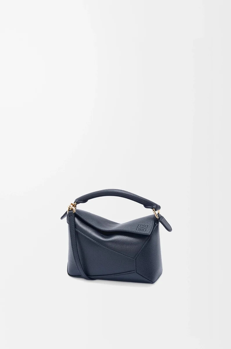 mini puzzle edge tasche aus weichem genarbtem kalbsleder in dunkelblau