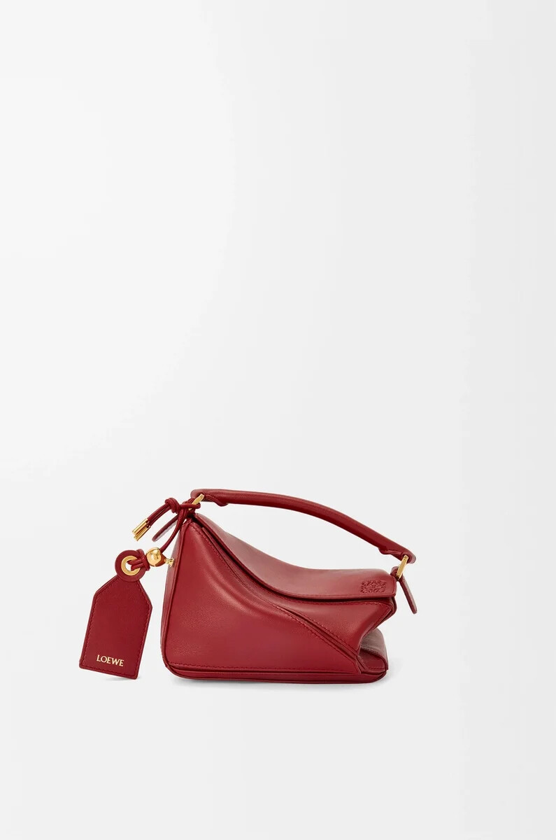 mini featherlight puzzle tasche aus nappa-lammleder in der farbe burnt red