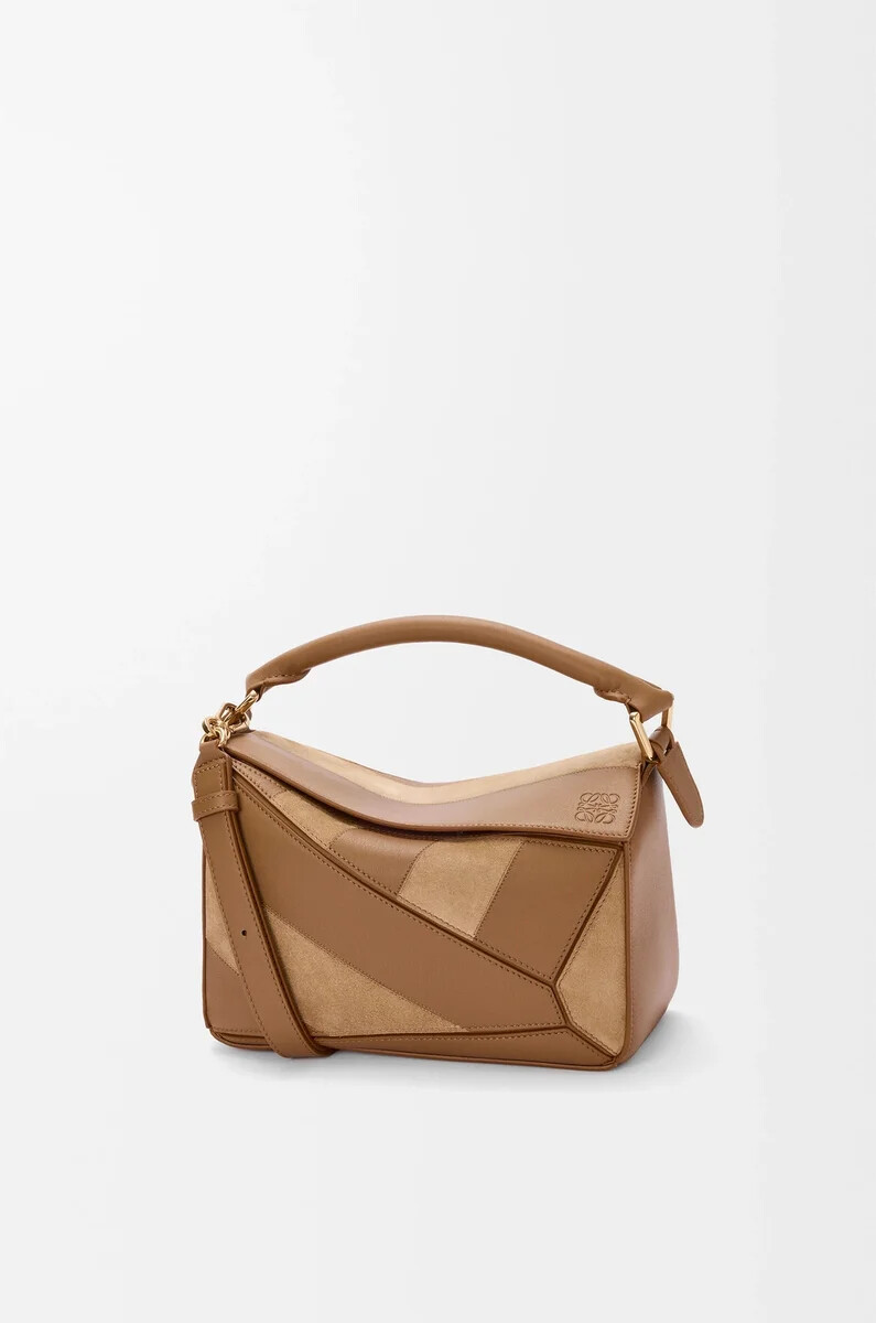 kleine puzzle-tasche aus klassischem kalbsleder und wildleder in eiche