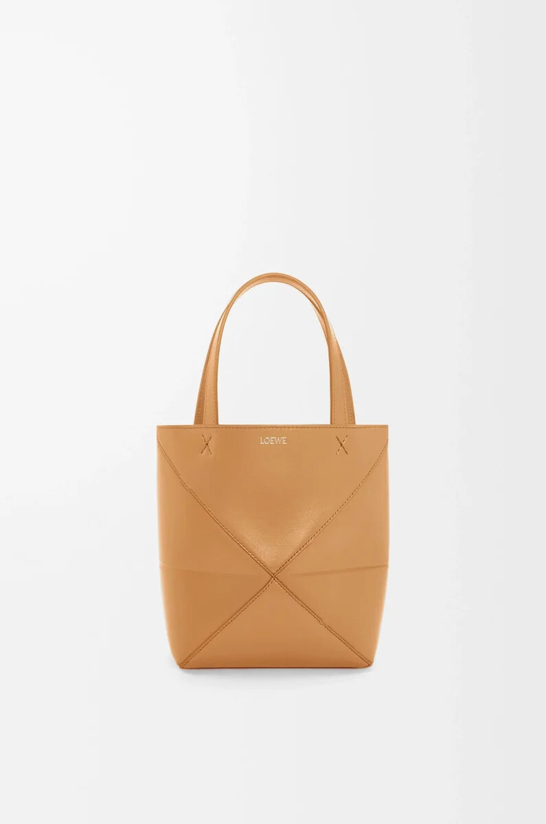 mini puzzle fold tote aus glänzendem kalbsleder farbe warm desert