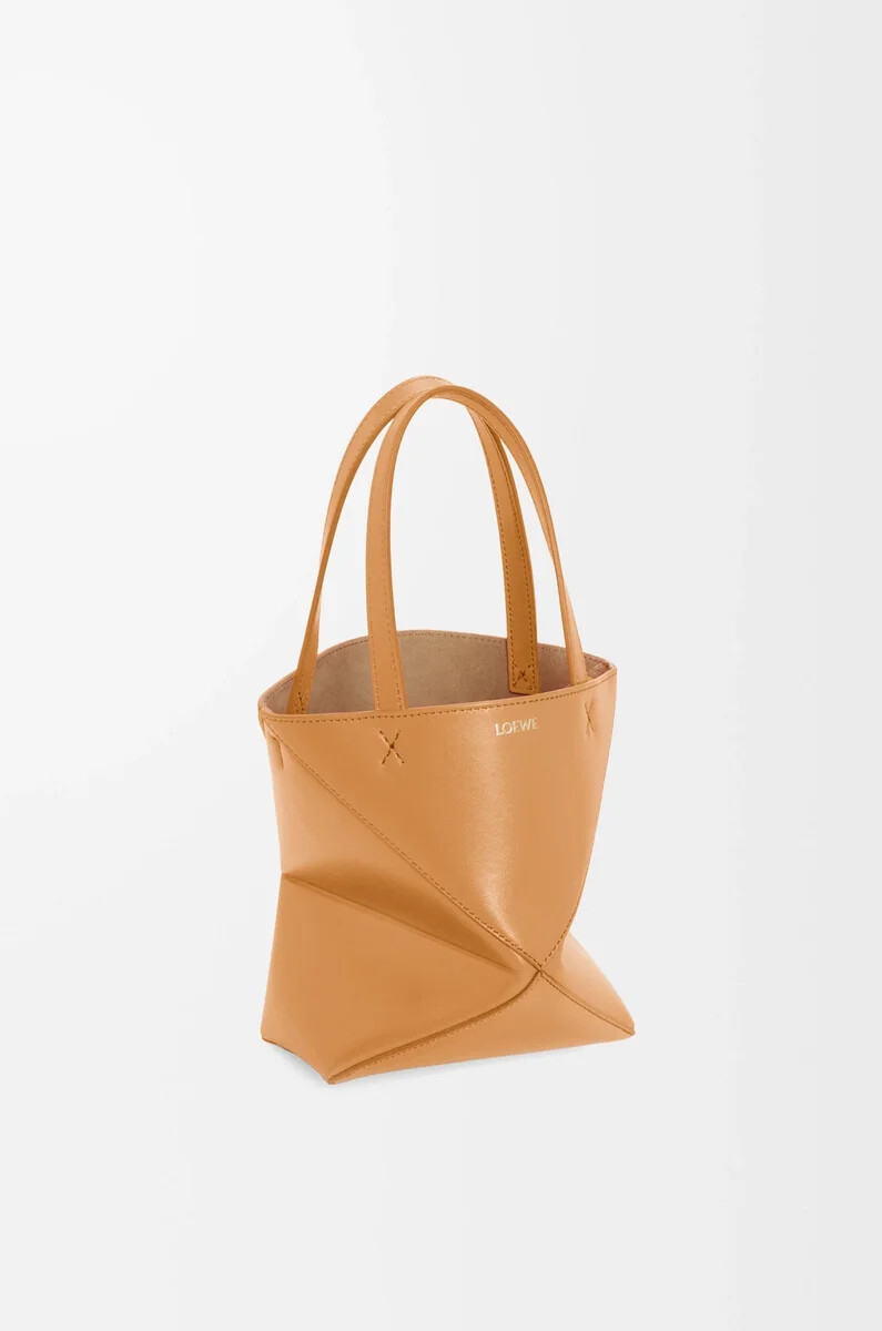 mini puzzle fold tote aus glänzendem kalbsleder farbe warm desert