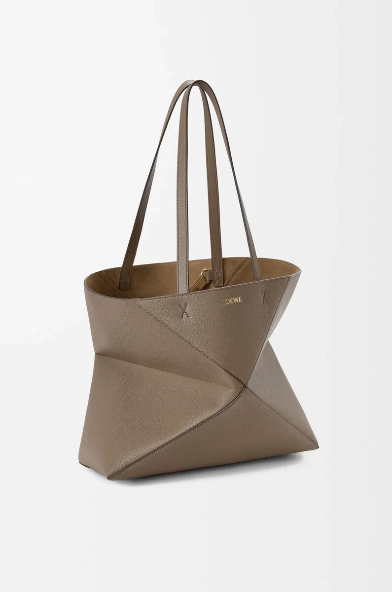 mittelgroße horizontale puzzle fold tote aus weichem genarbtem kalbsleder in taupe