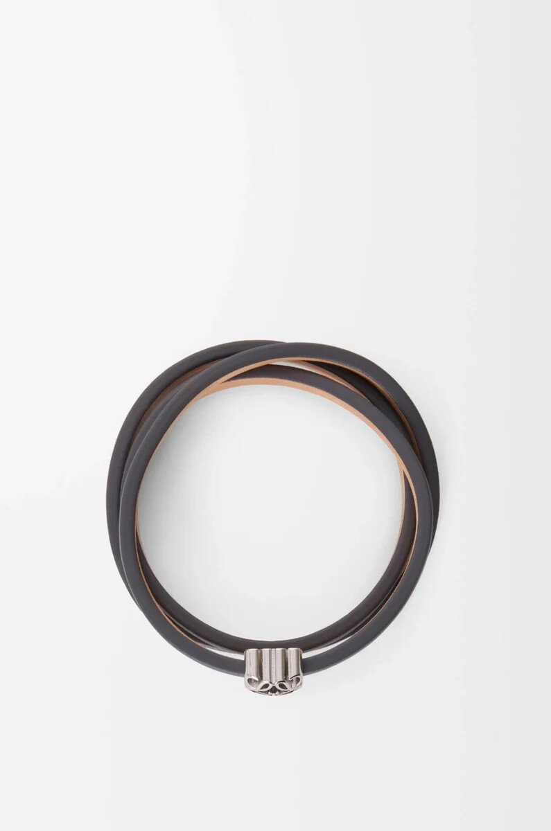 anagram bombé armband aus kalbsleder in schiefergrau
