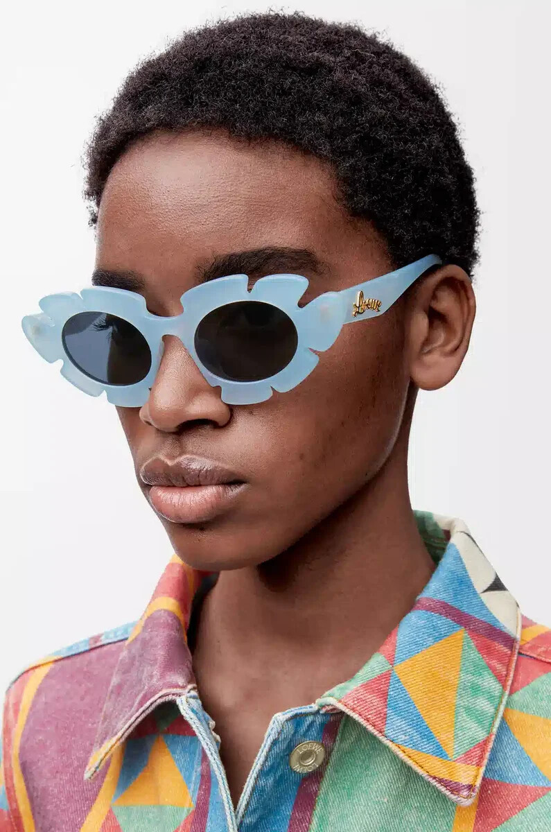 sonnenbrille mit blumenmuster hellblau