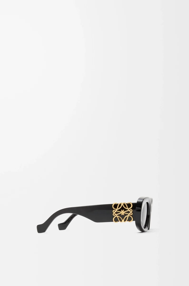 schwarze maxi-sonnenbrille mit abgeschrägter ovaler form und anagramm-design