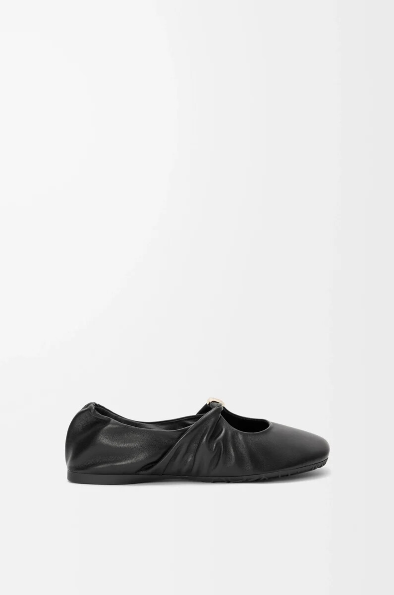 pebble soft ballerina aus schwarzem nappa-lammleder