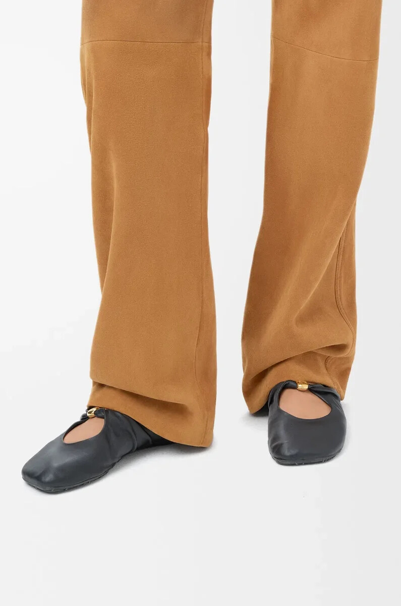 pebble soft ballerina aus schwarzem nappa-lammleder
