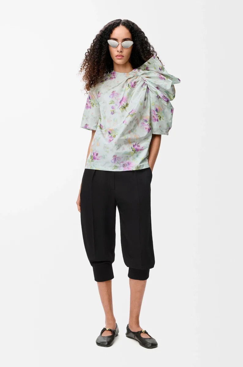schwarze shorts aus stretch-viskose-mischgewebe