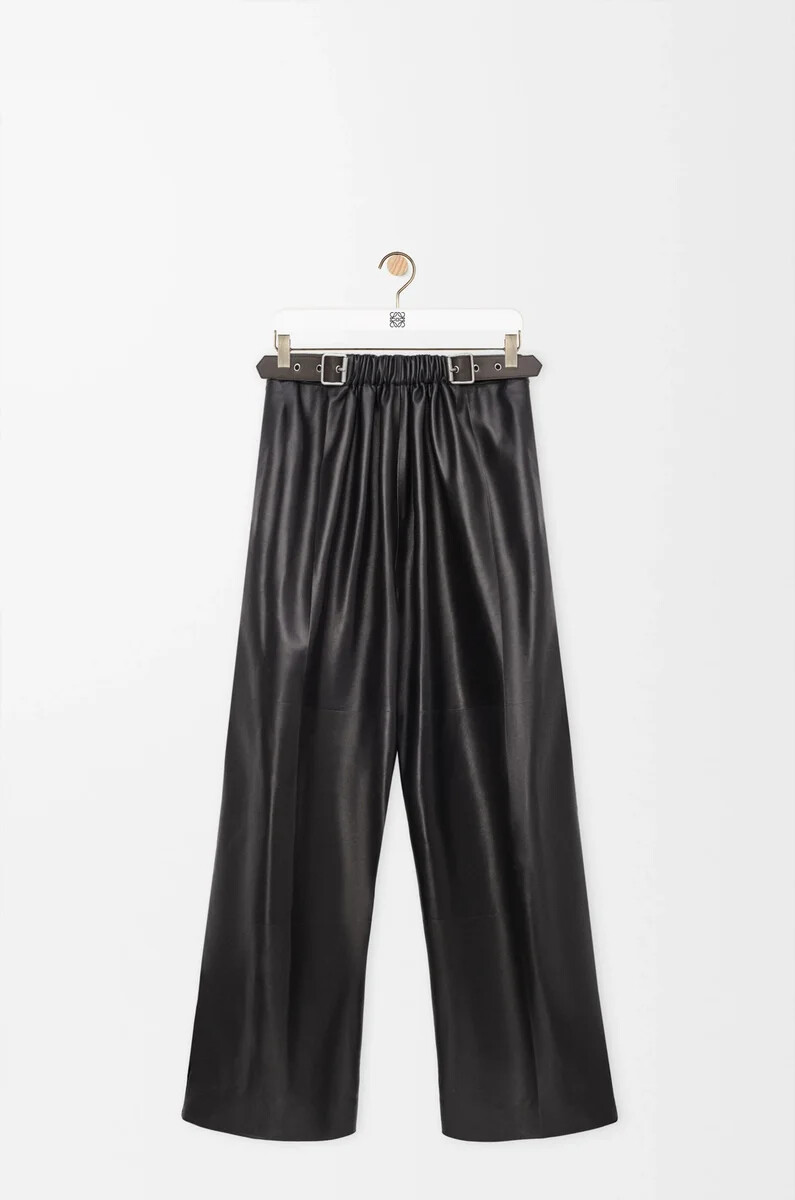 schwarze hose aus nappa-lammleder mit gürtel