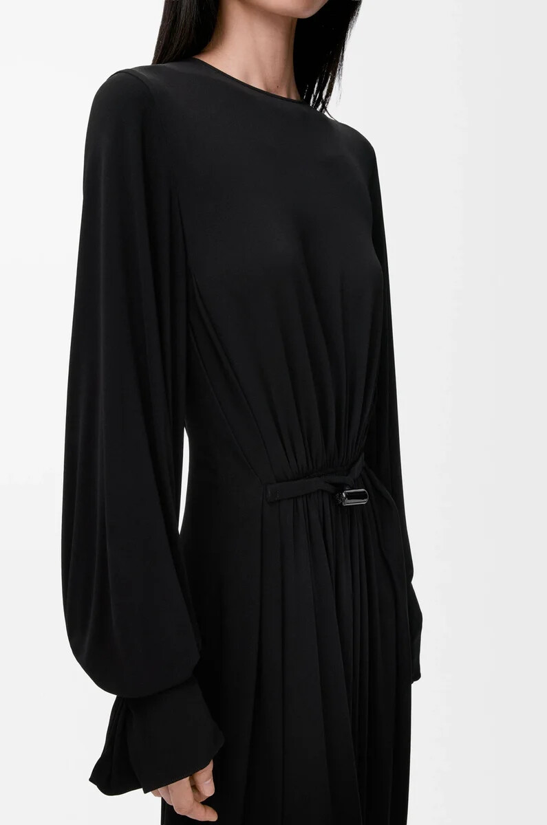 kleid aus viskose schwarz