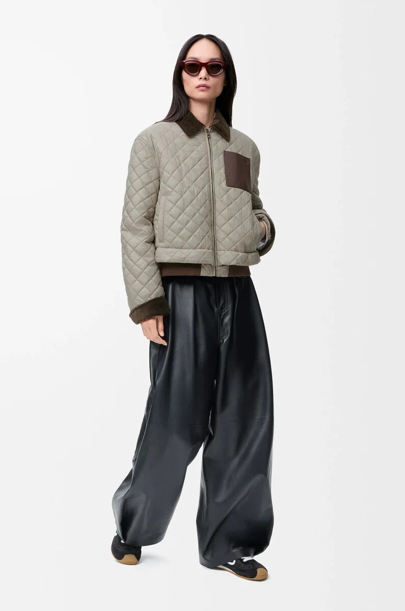 kurze jacke aus funktionsmaterial mittelgrau