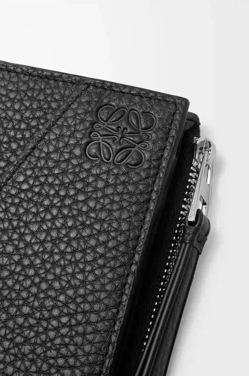 puzzle slim compact wallet aus geschmeidigem genarbtem kalbsleder schwarz