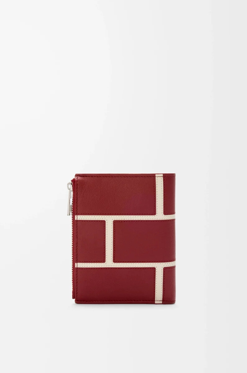 schlankes kompaktes portemonnaie aus klassischem kalbsleder in der farbe burnt red