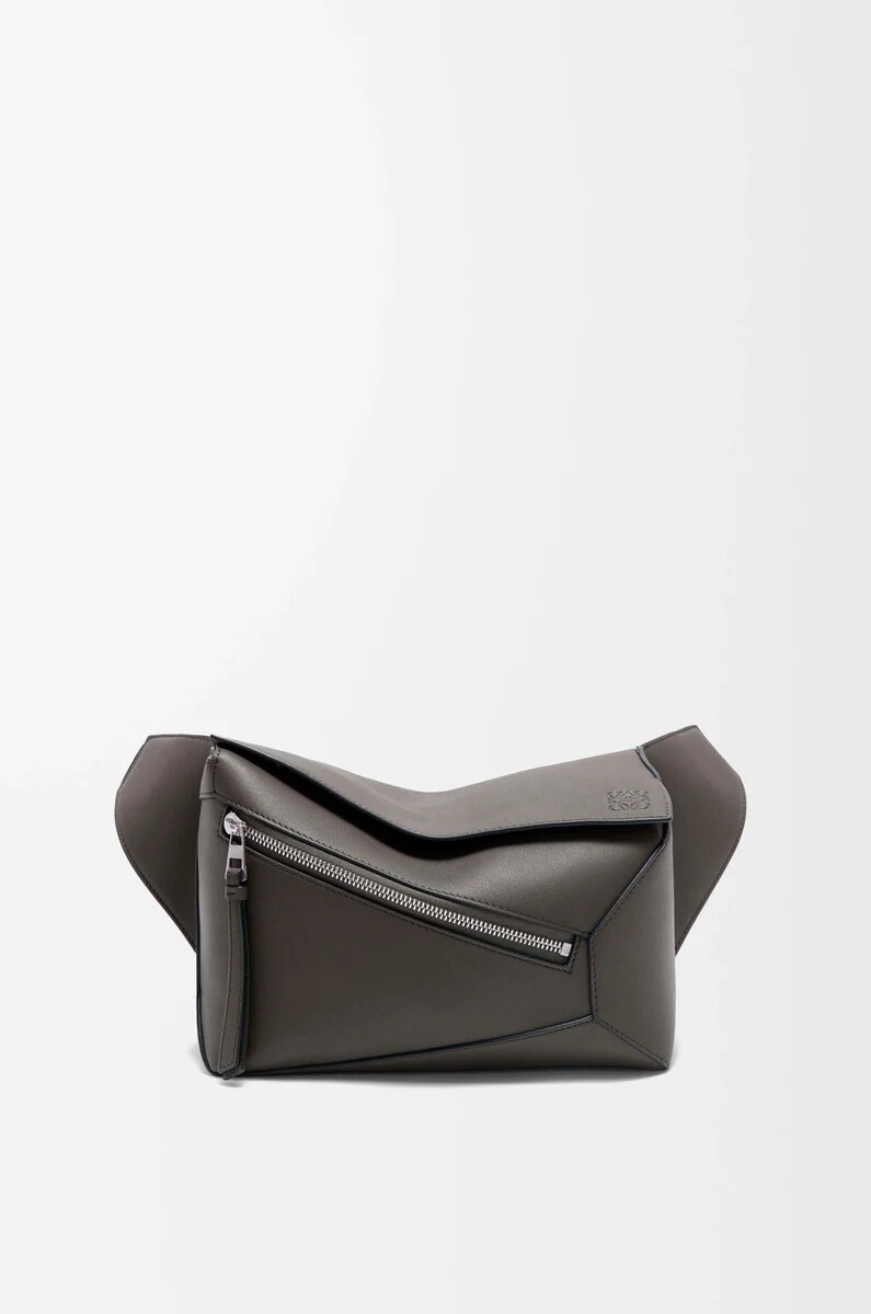 kleine puzzle edge bauchtasche aus klassischem kalbsleder in dunkelgrau