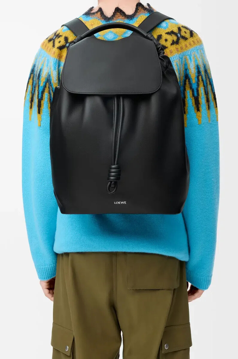 flamenco-rucksack aus glänzendem geschmeidigem kalbsleder schwarz