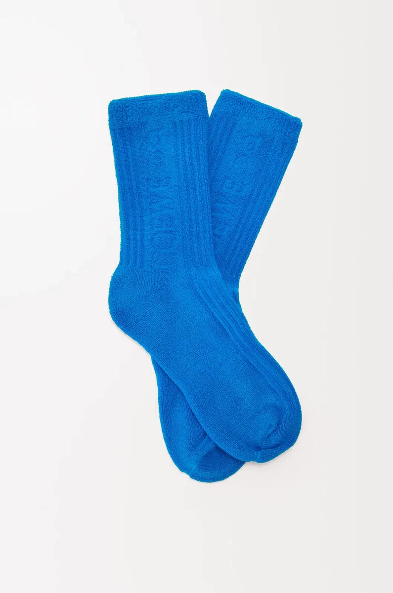 socken aus blauer baumwolle