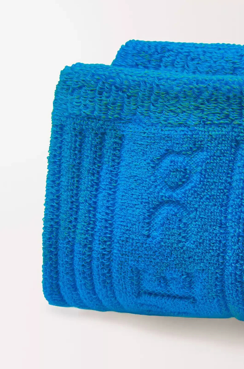 socken aus blauer baumwolle