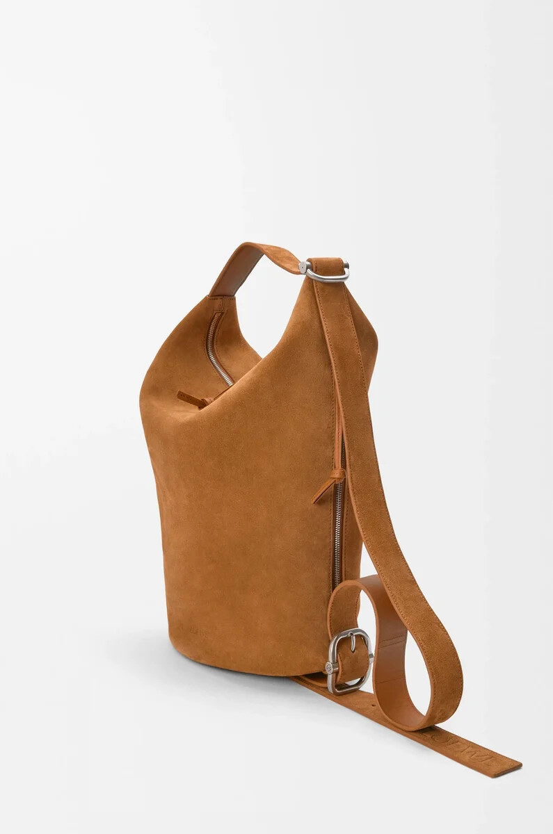 loop bucket bag aus wildleder-kalbsleder tabak