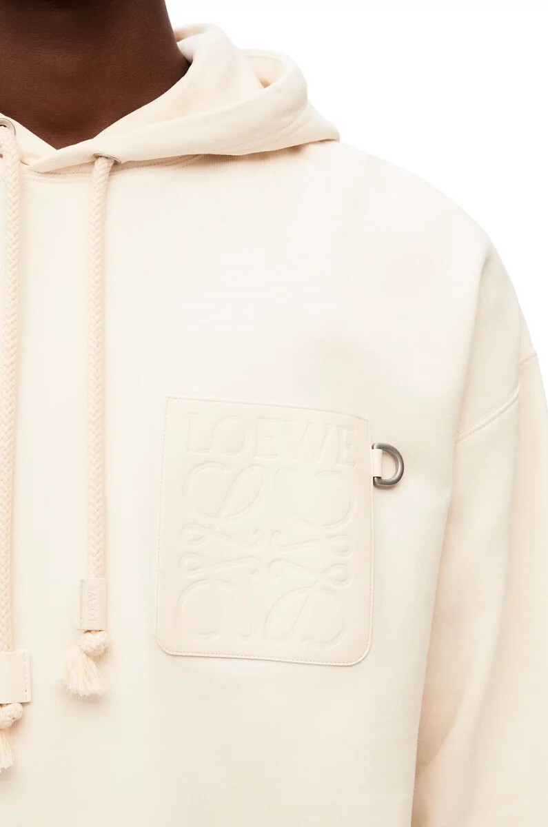 hoodie in lässiger passform aus baumwolle weißaschgrau