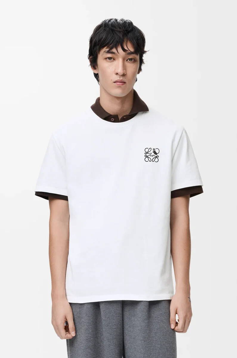 lässiges t-shirt aus weißer baumwolle