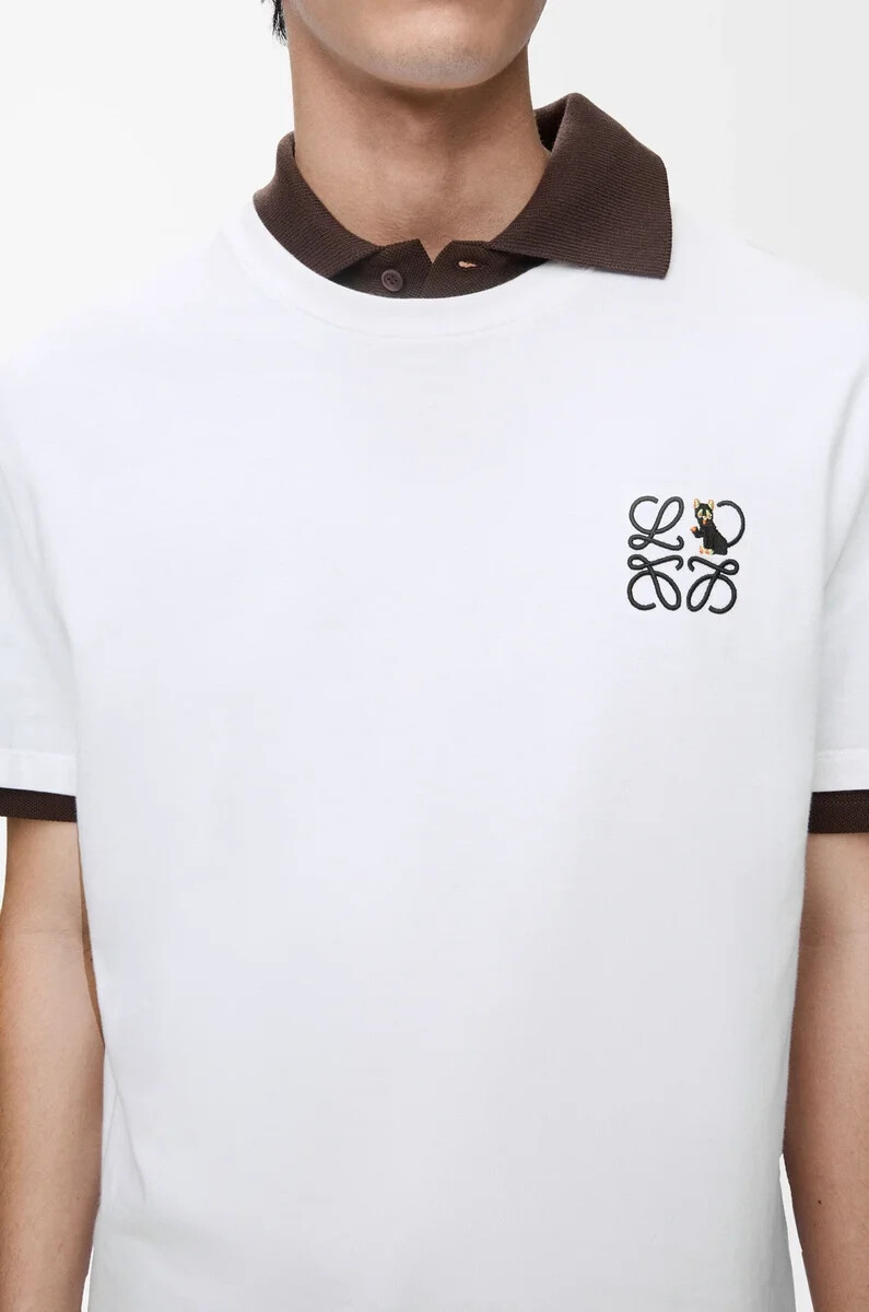 lässiges t-shirt aus weißer baumwolle