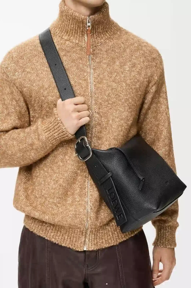 loop hobo-tasche aus geschmeidigem genarbtem kalbsleder schwarz