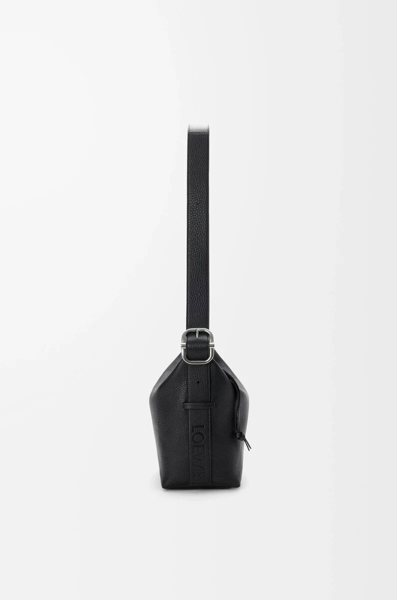 loop hobo-tasche aus geschmeidigem genarbtem kalbsleder schwarz