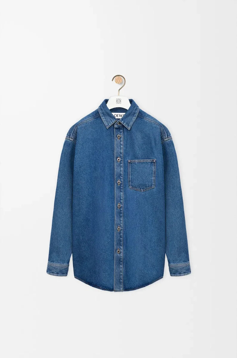 anagram-overshirt aus mittelblauem denim