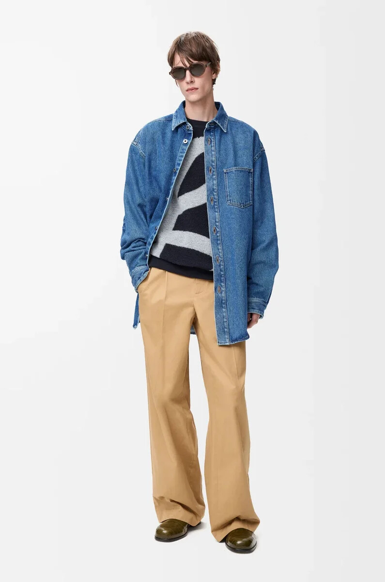 anagram-overshirt aus mittelblauem denim