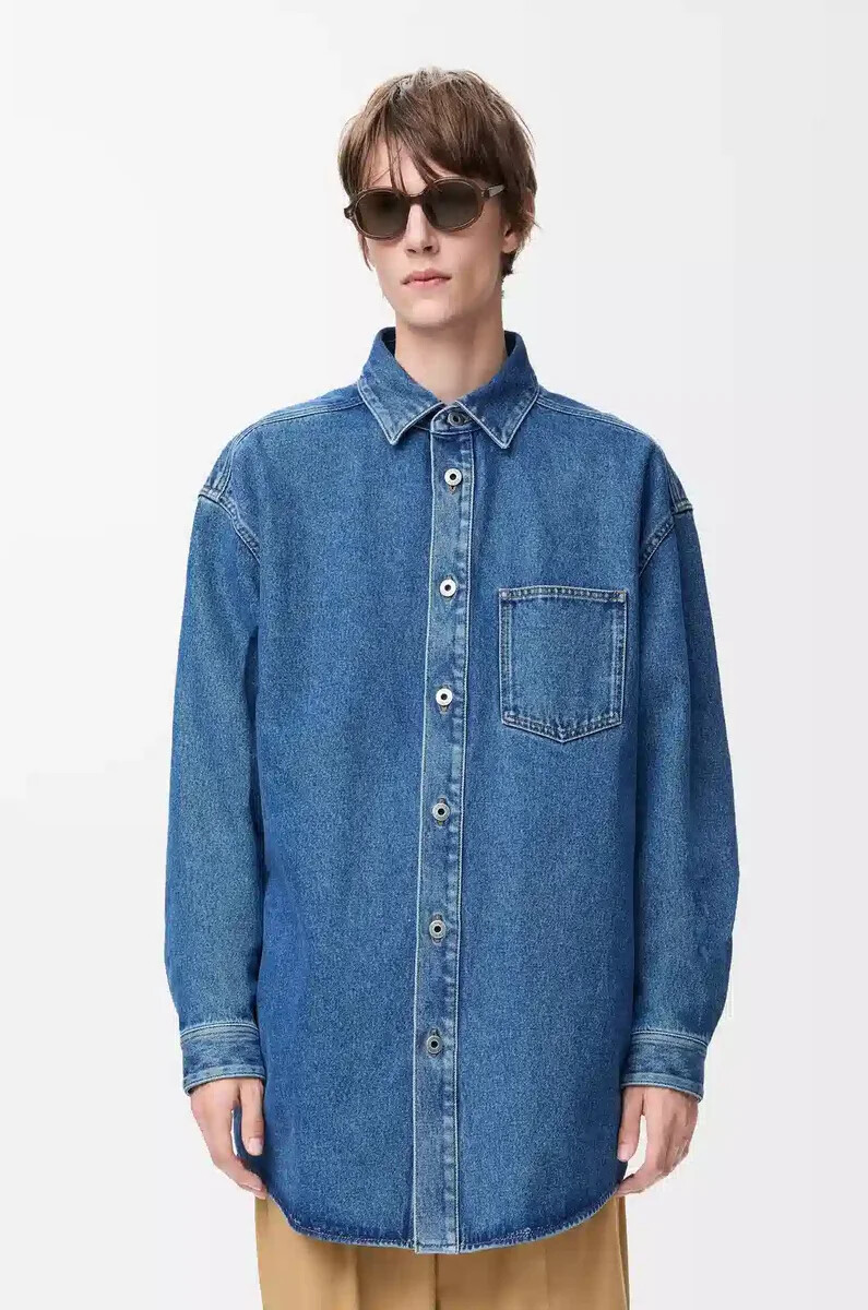 anagram-overshirt aus mittelblauem denim