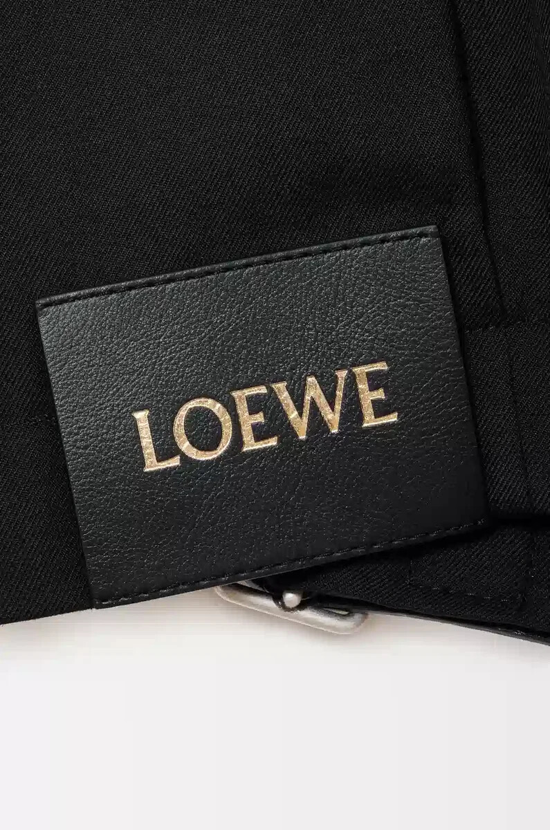 schwarze wolljacke mit gürtel