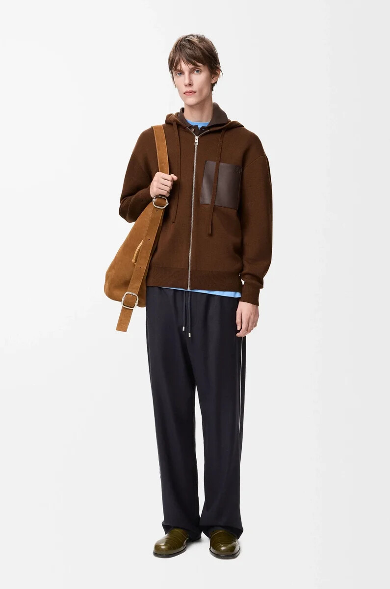 kapuzenpullover mit reißverschluss aus brauner wolle